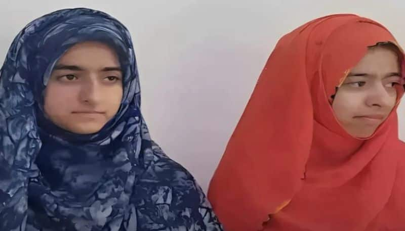 twin sisters from kashmir clears neet exam in first attempt says hijab nor Madrasa education stop them from achieving their goal etj