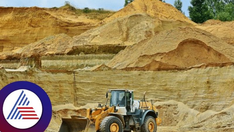 Sand thieves have no fear in Kalaburagi at kalaburagi rav