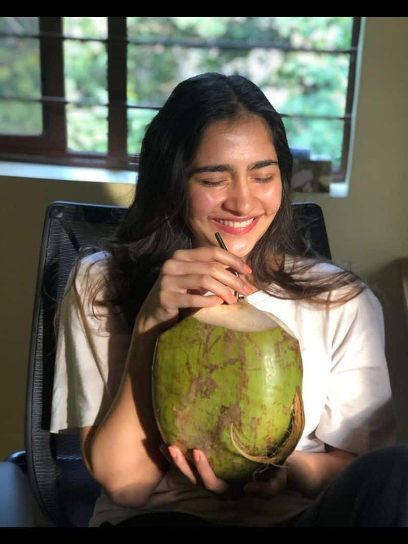 Sapta Sagaradaache yello Actress Rukmini Vasanth shares photo with tender coconut sgk  