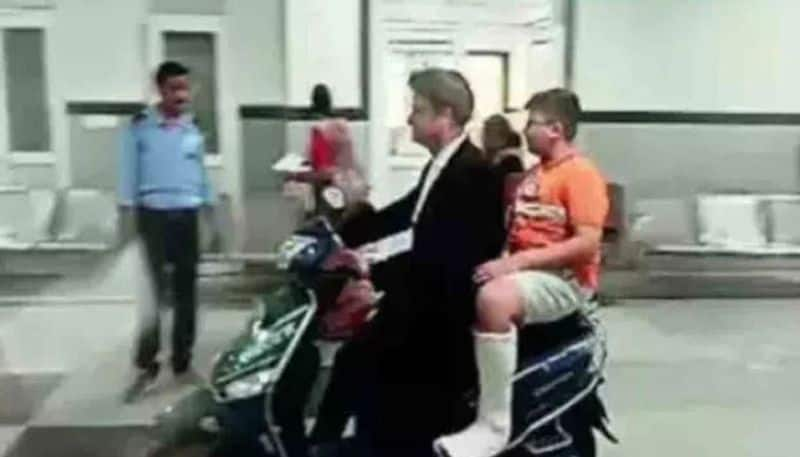 wheelchair for injured son, lawyer takes scooter to 3rd floor of Kota hospital KRJ