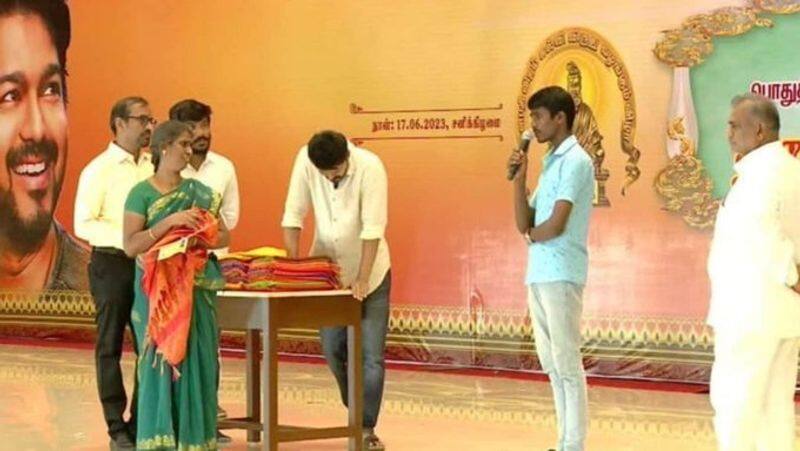 Thalapathy vijay not happy with the arrangements in education award ceremony