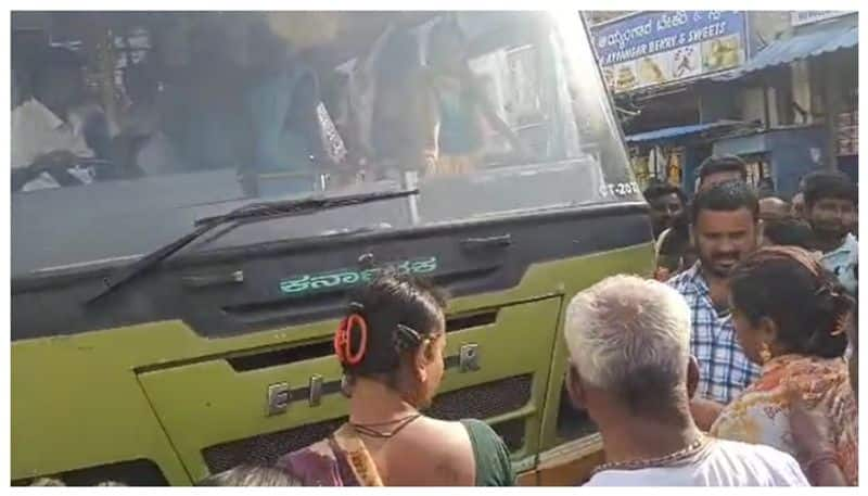 BUS driver not stopped bus for Transgender in chikkodi nbn