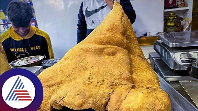 Bahubali Samosa Challenge, Eatery Offers Rs 71,000 For Eating A 12 Kg Samosa In 30 Mins Vin