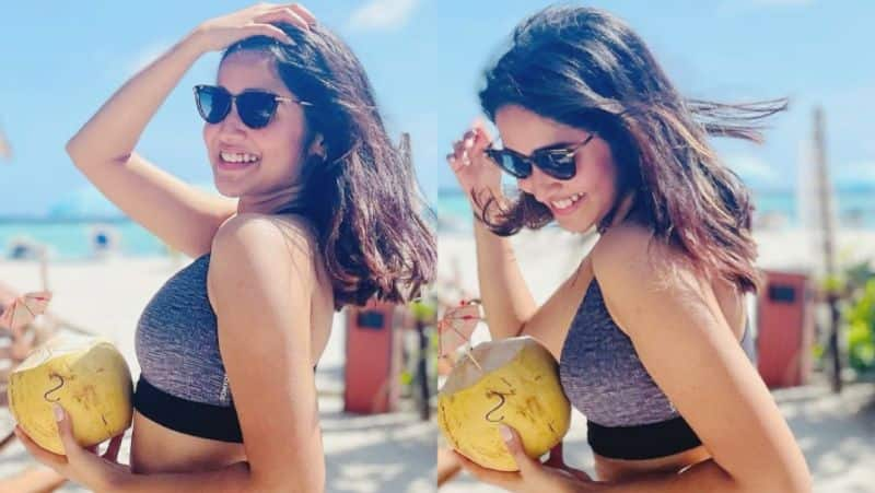 Kutty Nayan Anikha Surendran swimsuit photos in Maldives viral