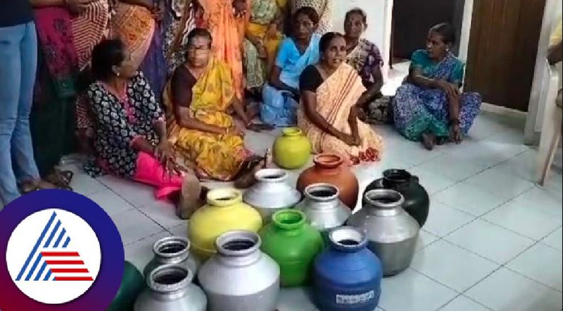 Drinking water problem Women protested in front of the panchayat at udupi rav