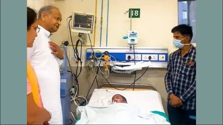 cm ashok gehlot visit hospital 