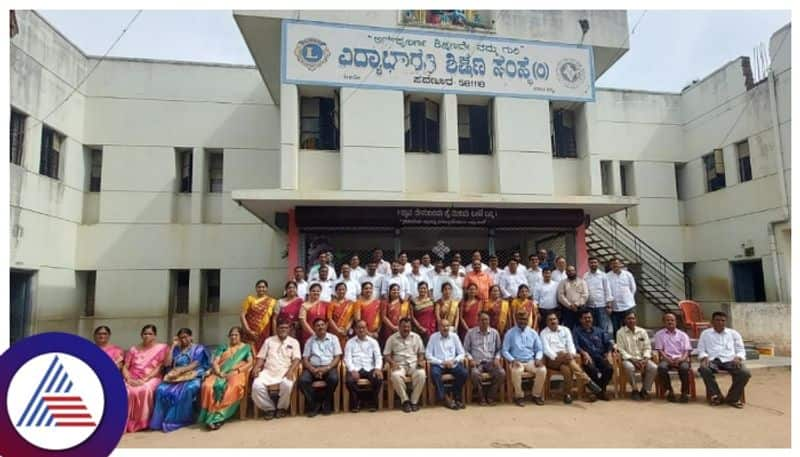 old students reunion at Savanur Vidya Bharati Educational Institutions kananda news gow