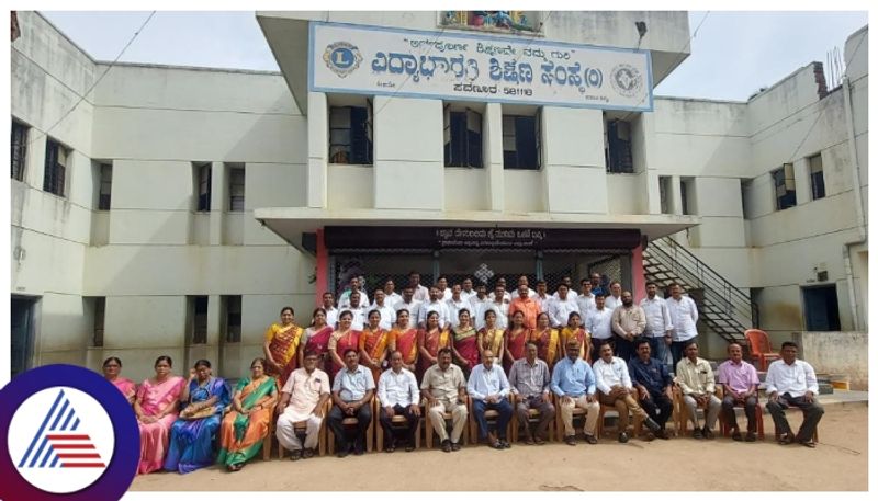 old students reunion at Savanur Vidya Bharati Educational Institutions kananda news gow