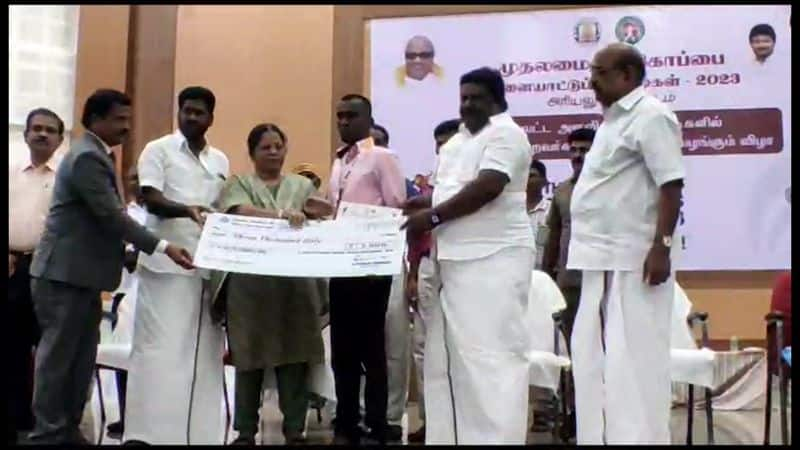 minister ss sivasankar distribute prize amount who won district level sports in ariyalur district