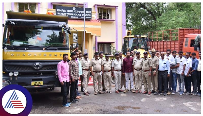 lorry driver killed and iron bars looted case haveri police arrested five accused from gadag kannada news gow