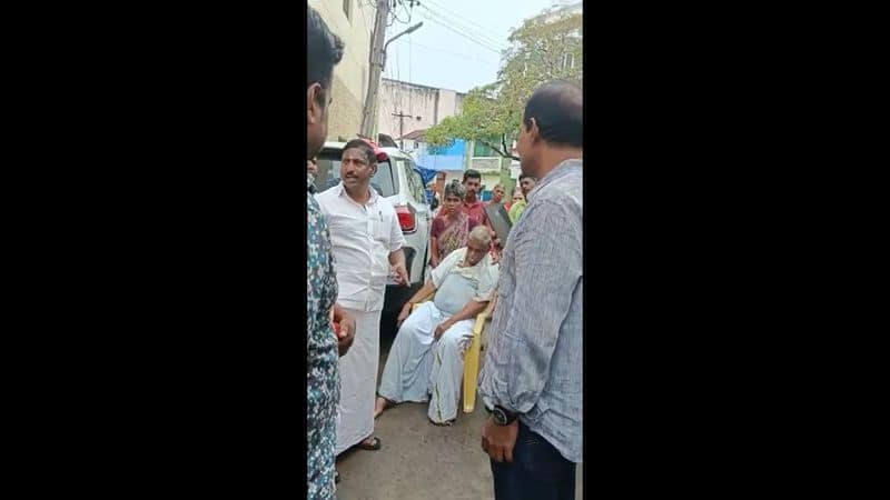 man died in puducherry who try to see mla Nehru