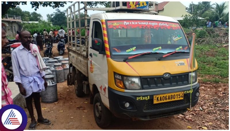 Mandya three year old girl died on spot when milk vehicle spilled over her sat