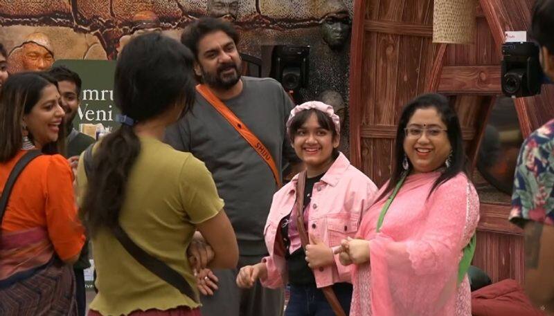 family of shiju ar came to bigg boss malayalam season 5 nsn