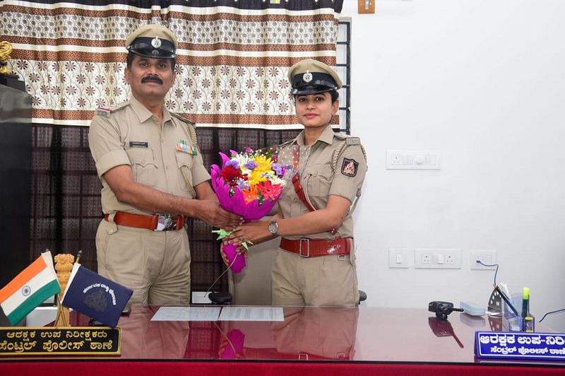 father gave the charge of police sub inspector to his daughter in mandya gvd