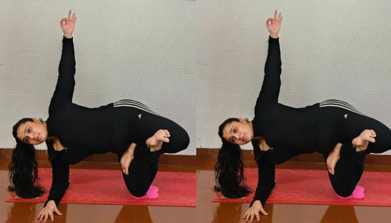 samyuktha varma share yoga photos nrn