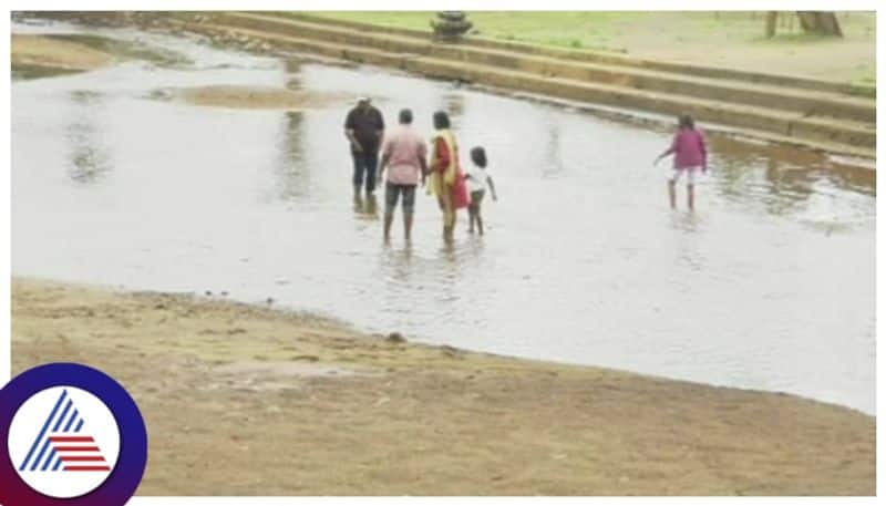 Drained Bhagamandala Triveni Sangam no water  for Pinda Pradanam rituals kannada news gow 