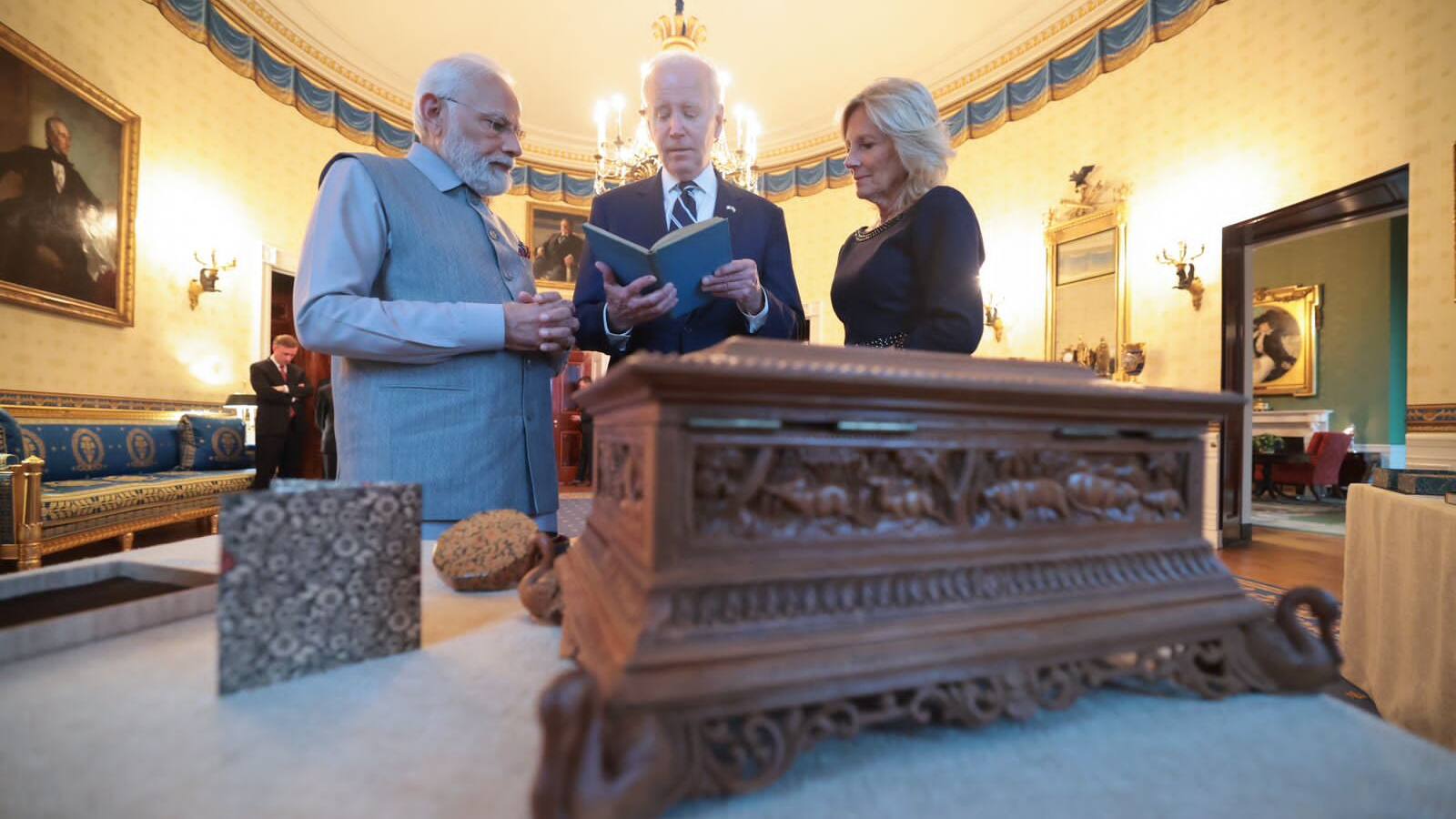 pm modi gifts