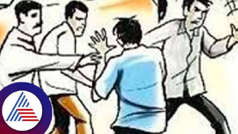  కోళ్లు దొంగిలించారన్న అనుమానంతో నగ్నంగా కూర్చోబెట్టి.. కటింగ్ ప్లేయర్ తో మర్మాంగాలు నొక్కిపట్టి.. 