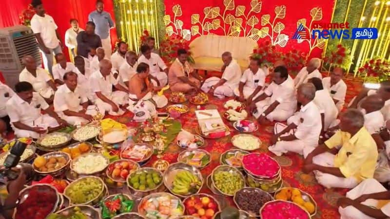 The father surprised his daughter's marriage by offering 500 types of garlands for her daughter's wedding in Thanjavur