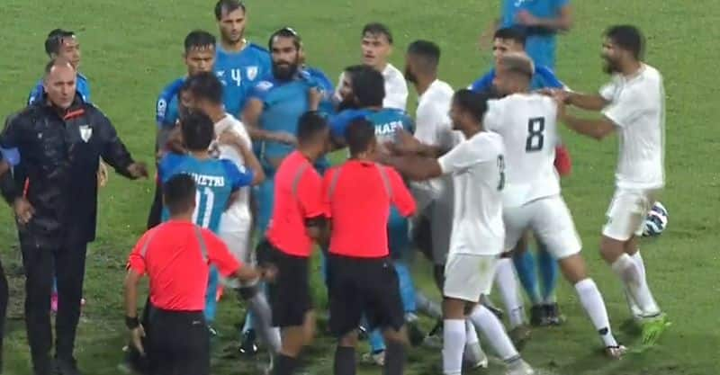 India and Pakistan players fight between SAFF Championship football gkc