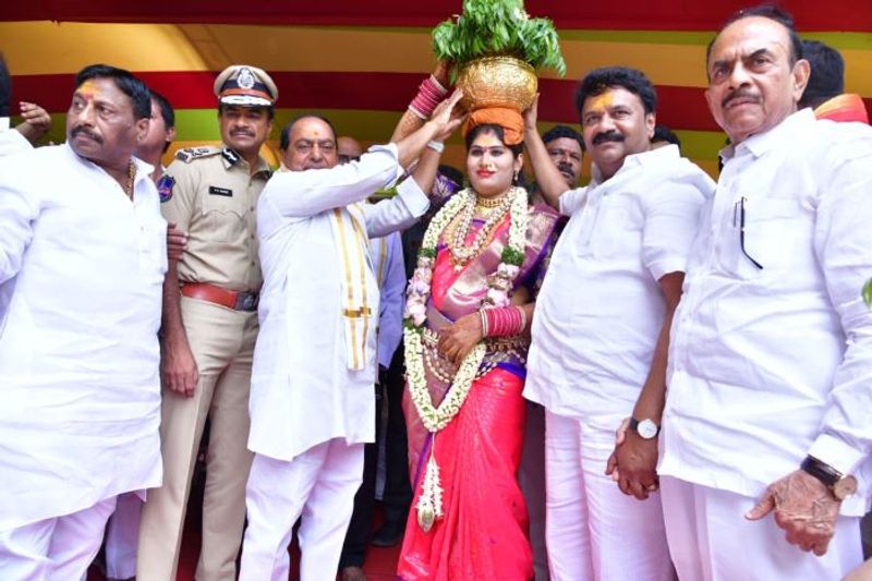 Hyderabad Bonalu celebrations started in Golconda Jagadambika Temple AKP 