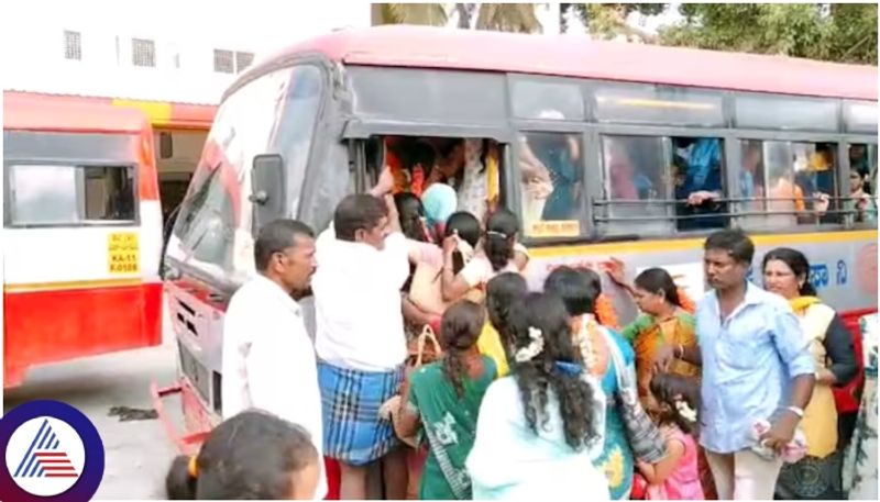 free Bus travel from Mysore to Chamundi hill is for women and men sat