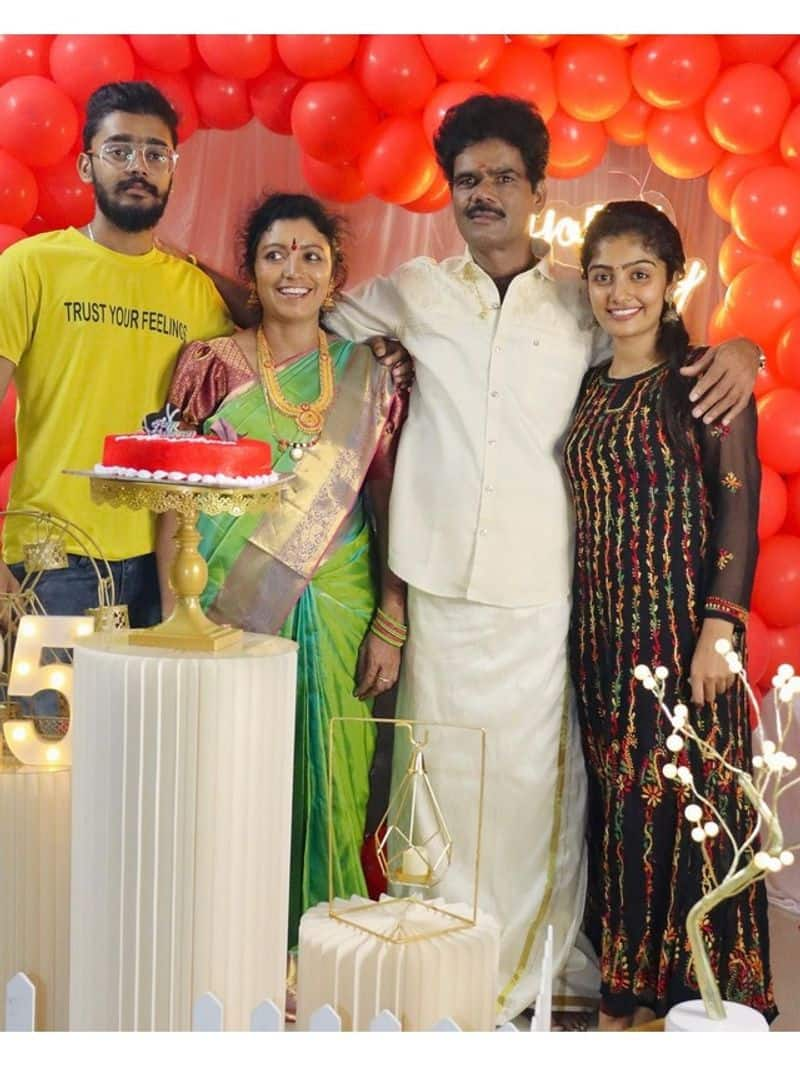 Colors kannada kendasampige Kavya shaiva celebrates parents 25th wedding anniversary vcs 