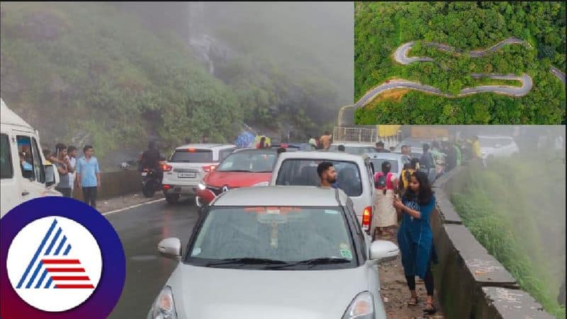 tourist  parking the vehicle without giving way to the ambulance in Charmadi ghat at chikkamagaluru rav