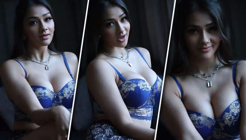 Namrata Malla HOT Photos: Bhojpuri actress flaunts cleavage in dark blue plunging-neckline bra (PICTURES) vma