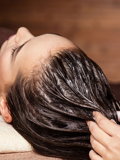 Benefits of Oiling Hair During Rainy Days