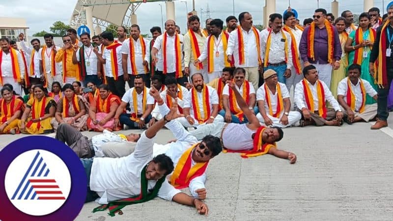 Bengaluru Mysuru Expressway Toll rate hike again Pro-Kannada organizations protest at ramanagar rav