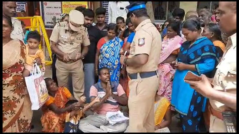 family members protest government doctors in cuddalore government hospital for mistreatment