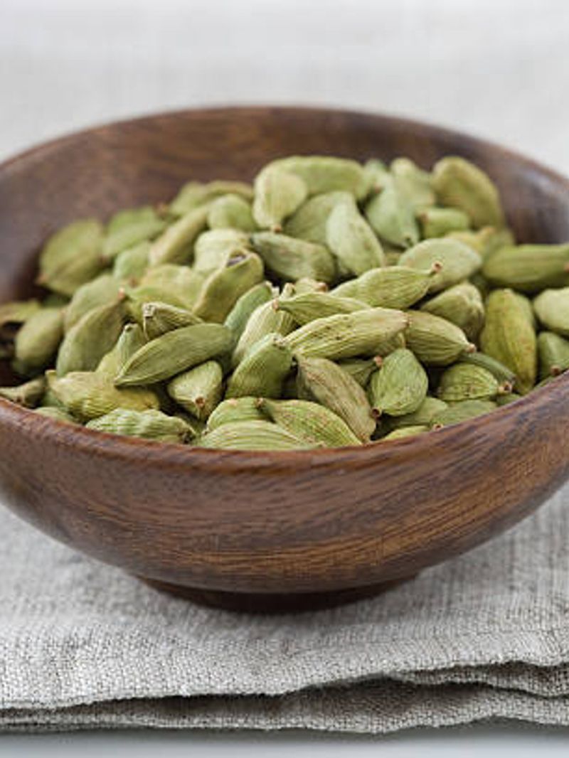 Here Are The Benefits Of Small Cardamom on health roo