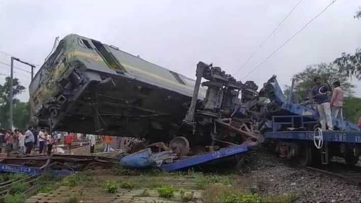 In West Bengal, two freight trains collided with each other causing chaos