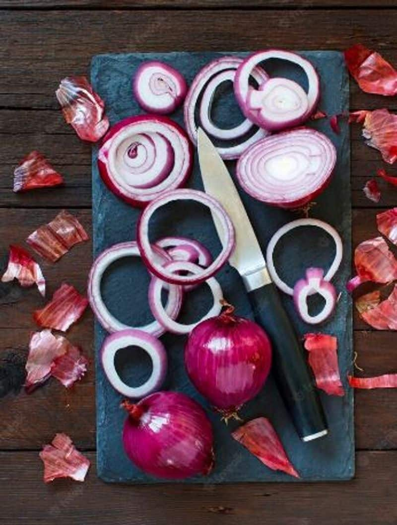 Kitchen hacks, How to Cut an Onion Without Crying Vin