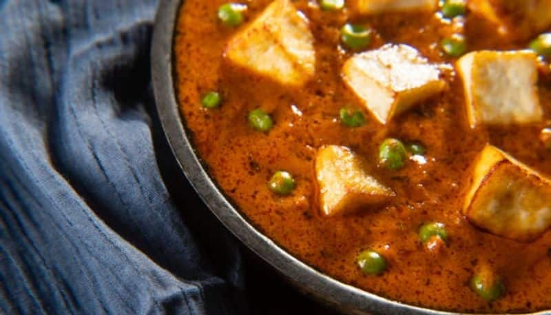 american chef makes matar paneer watch the video hyp 