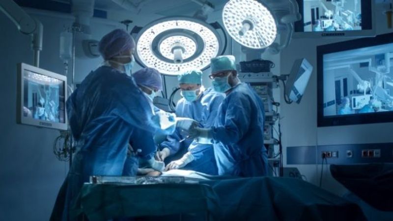 doctors removed a 15 kg tumor from the womans stomach -rse- 