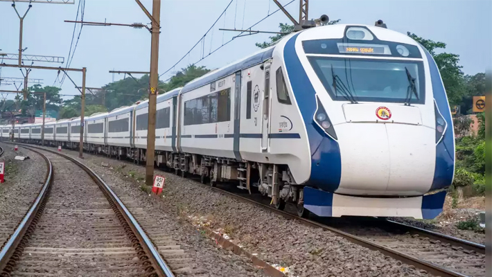 Stone Pelting to Dharwad Bengaluru Vande Bharat Train in Davanagere grg 