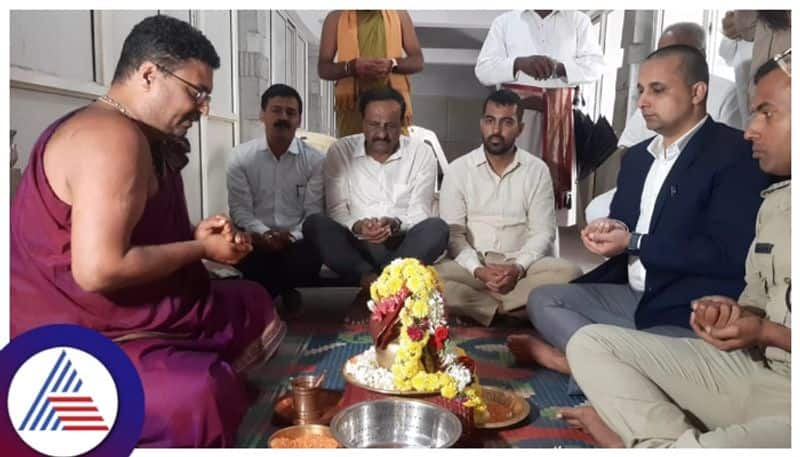 Kodagu district  Incharge Minister NS boseraju Special Pooja   at  talacauvery temple for rain kannada news gow 