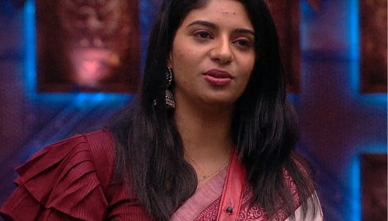  Bigg Boss Malayalam season 5 Reneeshas Ex lovers features hrk