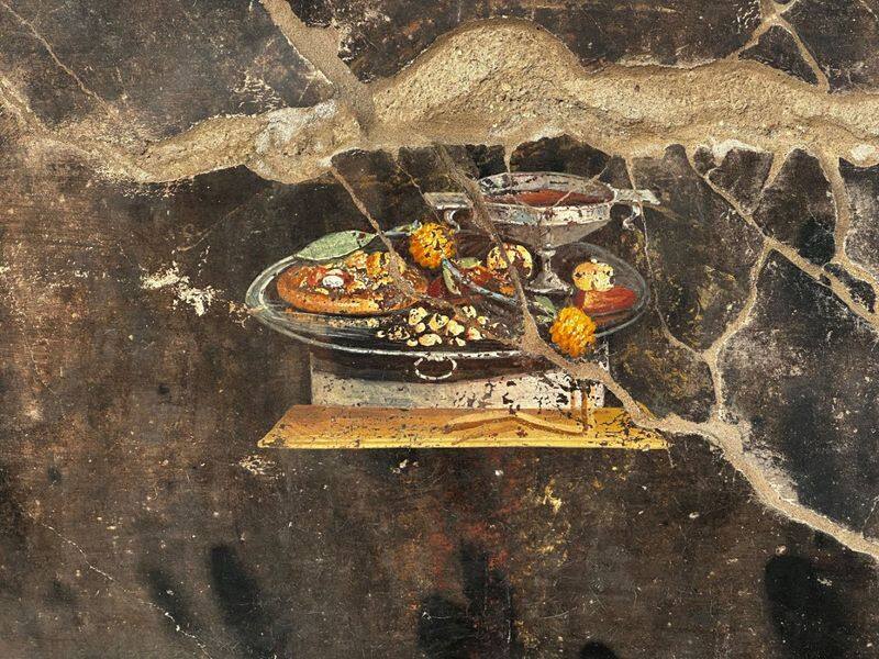 Unbelievable 2000 year old 'pizza' painting discovered in Italy's Pompeii - WATCH snt