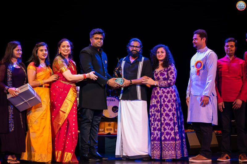 Rishabh Shetty awarded with "Vishwa Shrestha Kannadiga 2023" in Paramount theatre, USA vkp