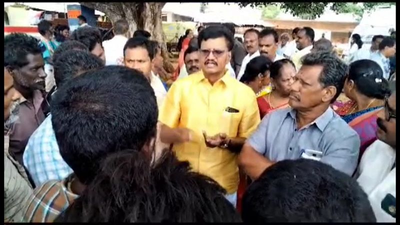 village people protest against mla ramakrishnan in cumbam constituency in theni district