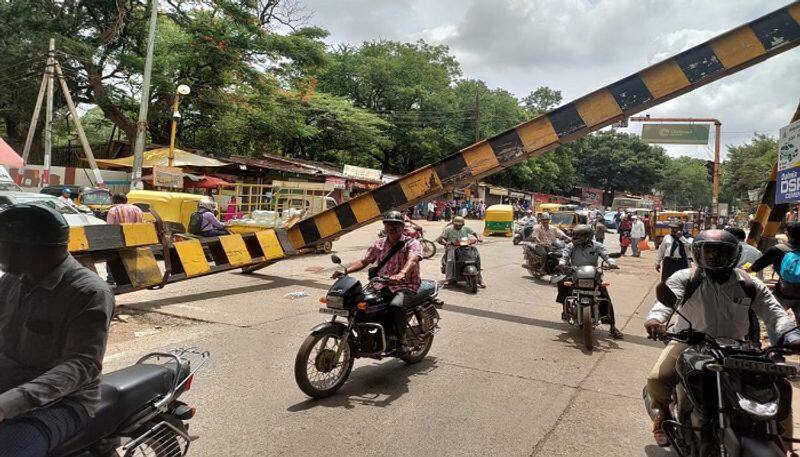 Iron Pillar Collapsed on Middle Road in Hubballi grg