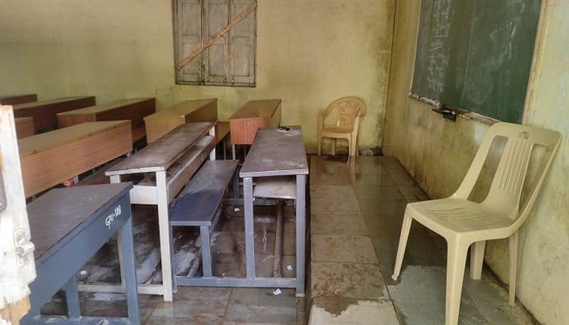 Government College Roof Leaking at Shahapur in Yadgir grg