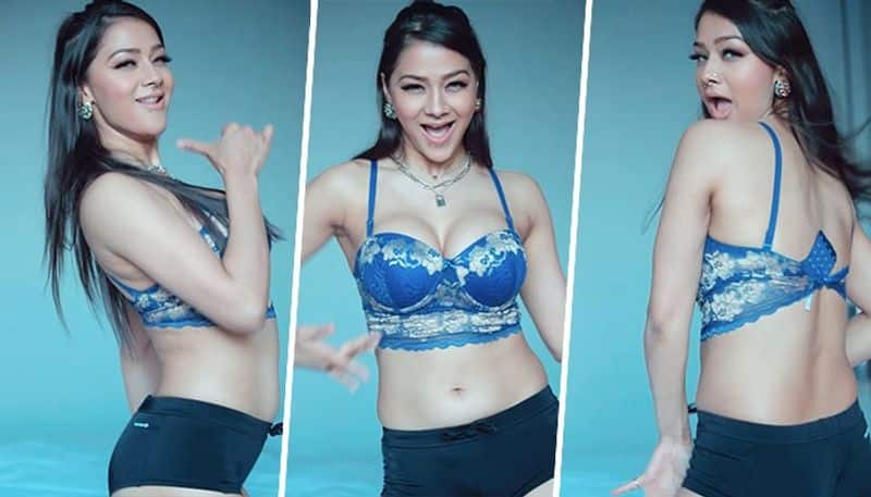 Namrata Malla HOT Photos: Bhojpuri actress flaunts sexy figure in dark blue plunging neckline bra (PICTURES) vma