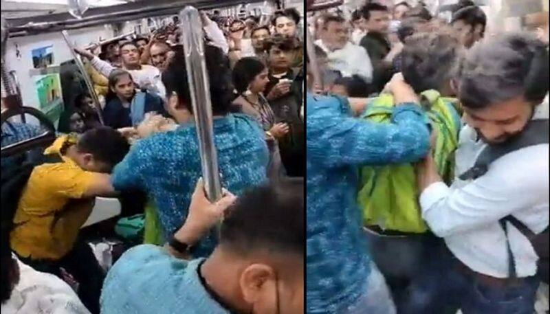 Men fight slap, abuses in Delhi Metro,Video viral - bsb