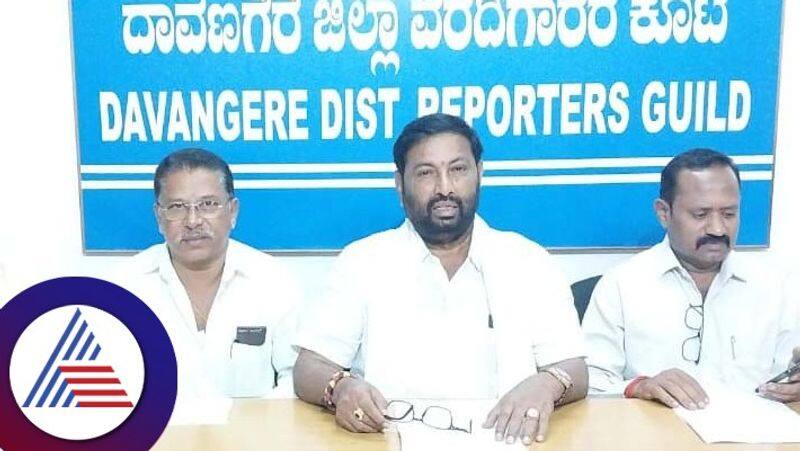 Give the post of CM to Shamanur Shivshankarappa for at least one year congress leader demand at davanagere rav