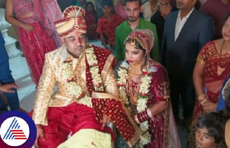 Jharkhand groom arrives with baaraatis in ambulance, takes saat phere on stretcher Vin