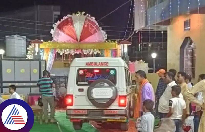 Jharkhand groom arrives with baaraatis in ambulance, takes saat phere on stretcher Vin